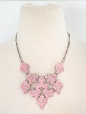 (10) Plunder Sue Necklace Pink